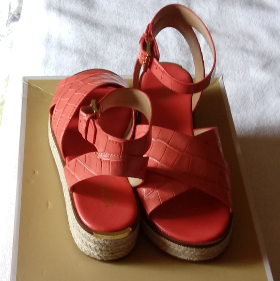 "New' Michael Kors Abbott Sandals - Picture 6 of 16